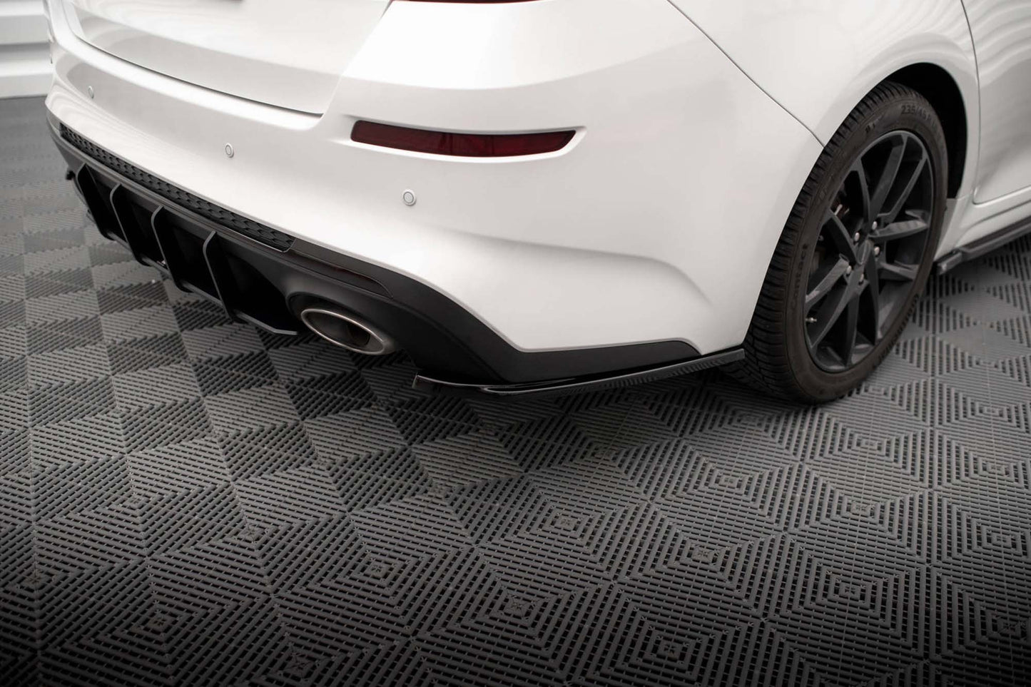 Maxton Design V2 pentru bara spate Kia Optima Mk4 (2018-2020) extensii laterale, negru lucios