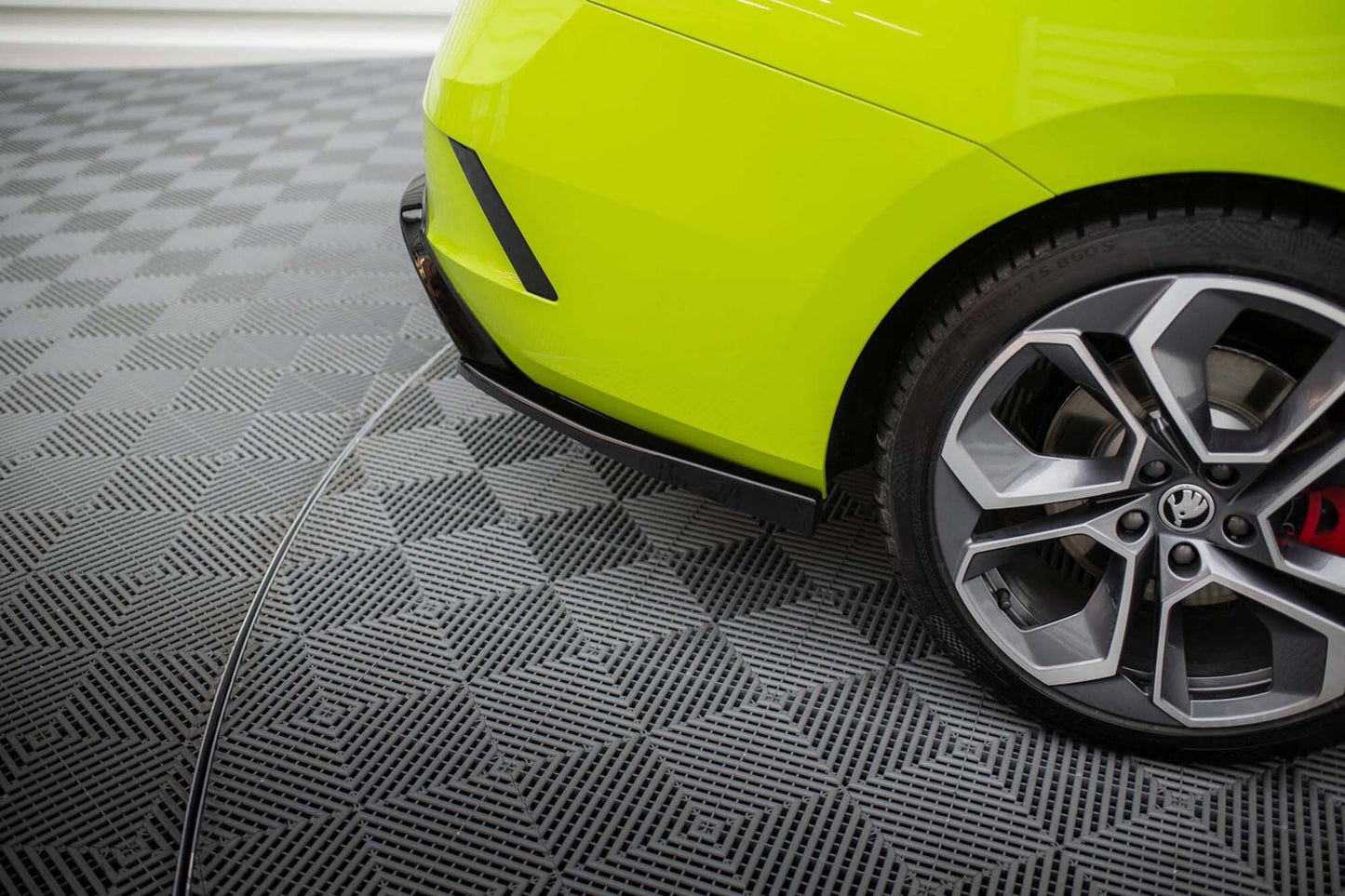 Extensii laterale Maxton Design versiunea 4 pentru bara spate a Skoda Octavia RS (dupa 2020), lac negru