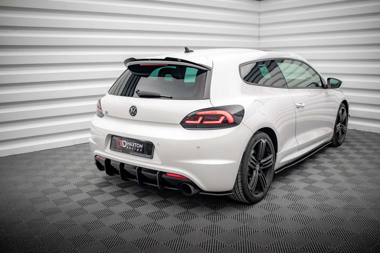 Ornamente laterale Maxton Design pentru bara spate a Volkswagen Scirocco R (2008-2014), negru mat