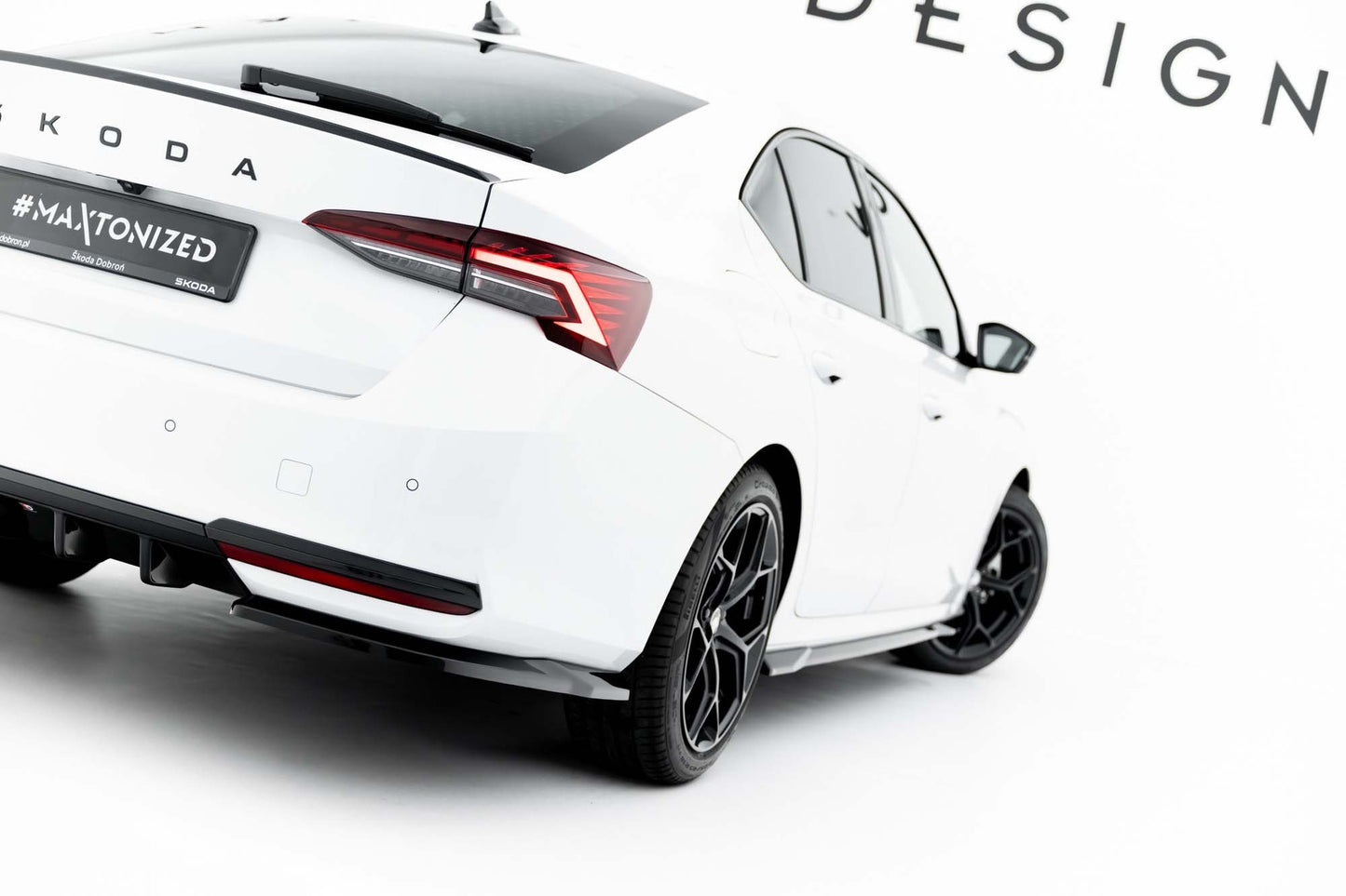 Maxton Design extensii laterale pentru bara spate a Skoda Octavia Sportline Liftback si break (dupa 2024), negru lac
