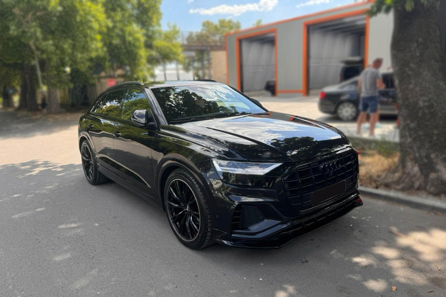 Pachet Aero compatibil cu Audi SQ8 (după 2018) pentru modelul echipat cu bare S-line