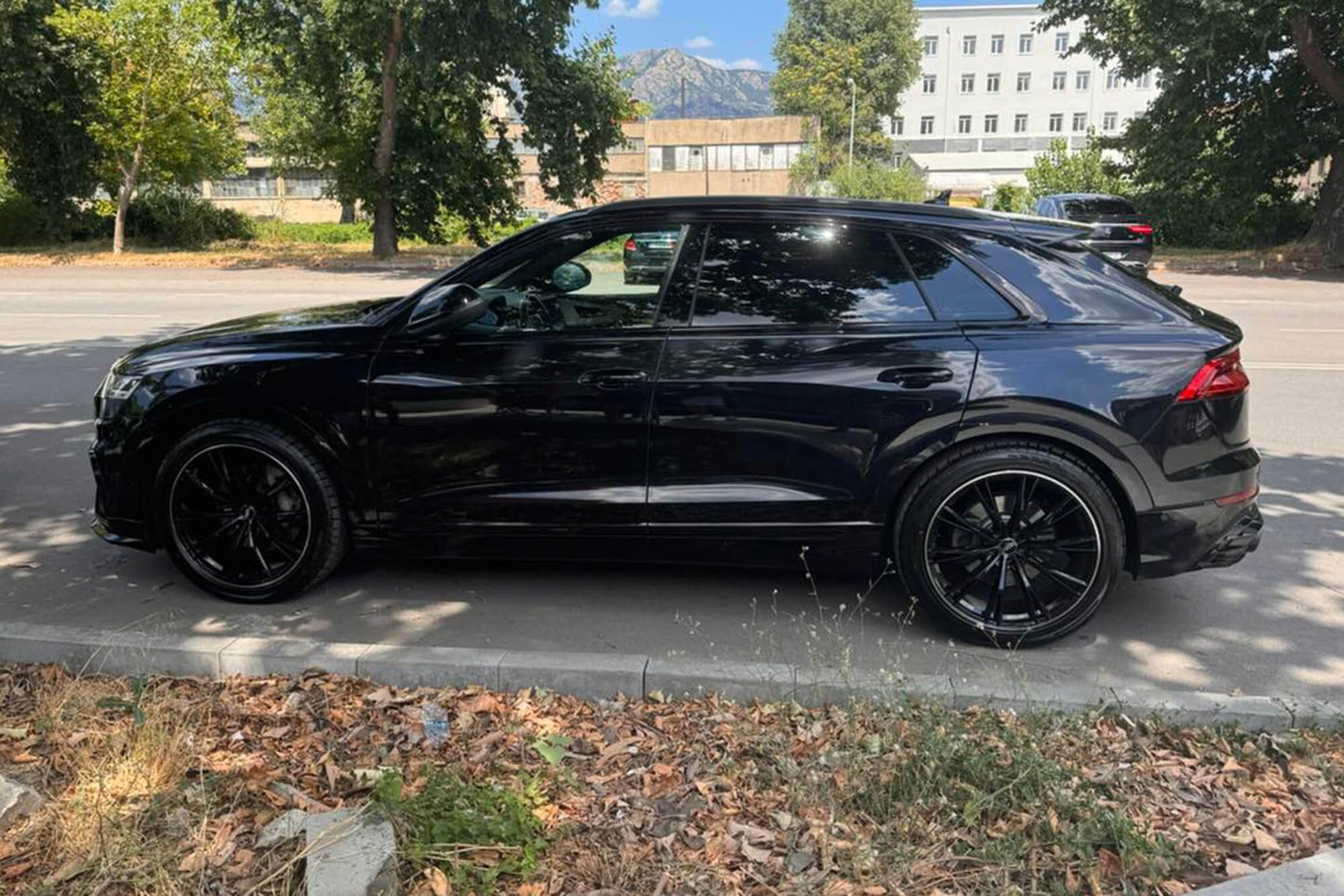 Pachet Aero compatibil cu Audi SQ8 (după 2018) pentru modelul echipat cu bare S-line