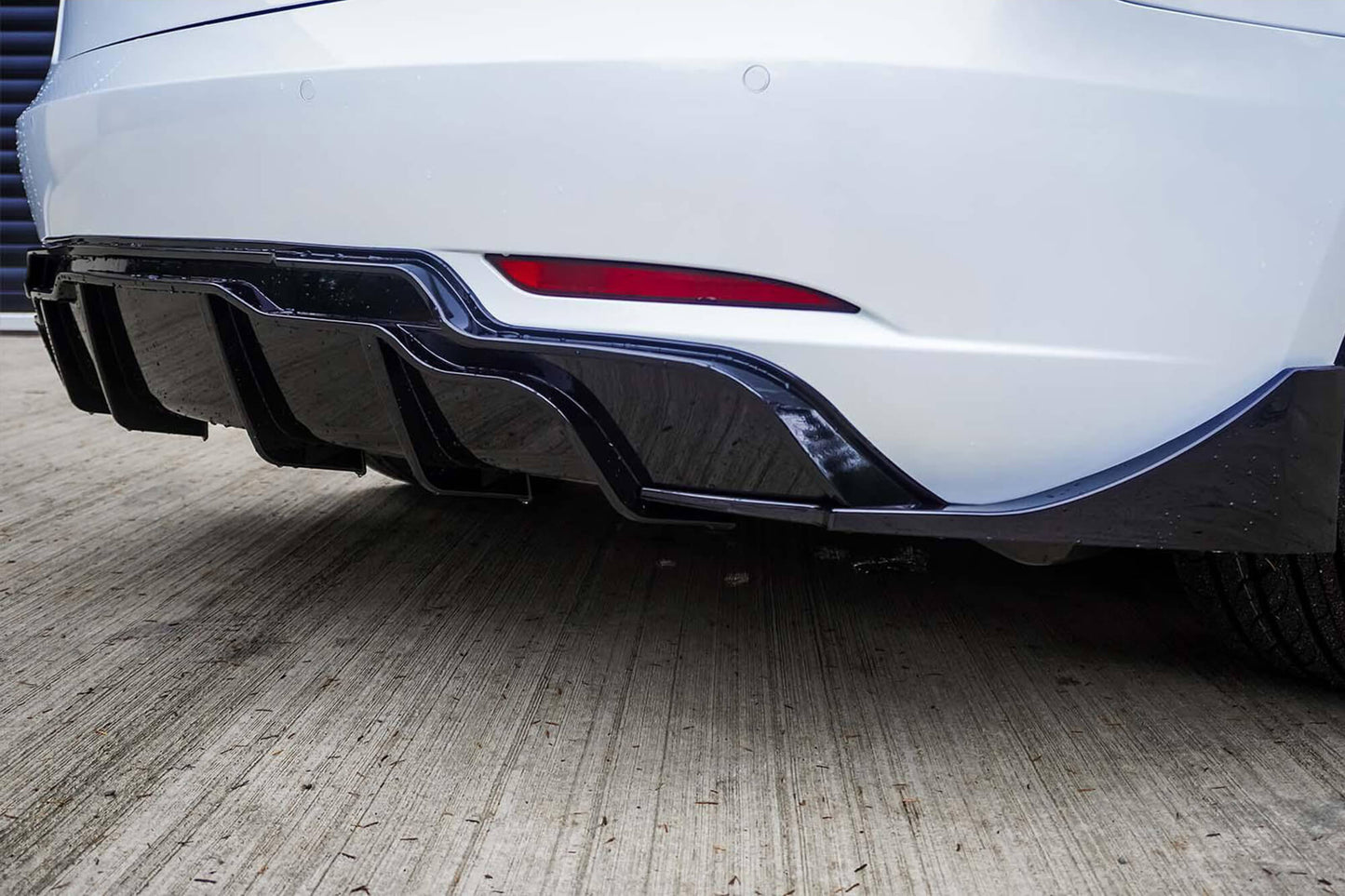 Aero package compatible with Tesla Model 3 (after 2017) with gloss black elements