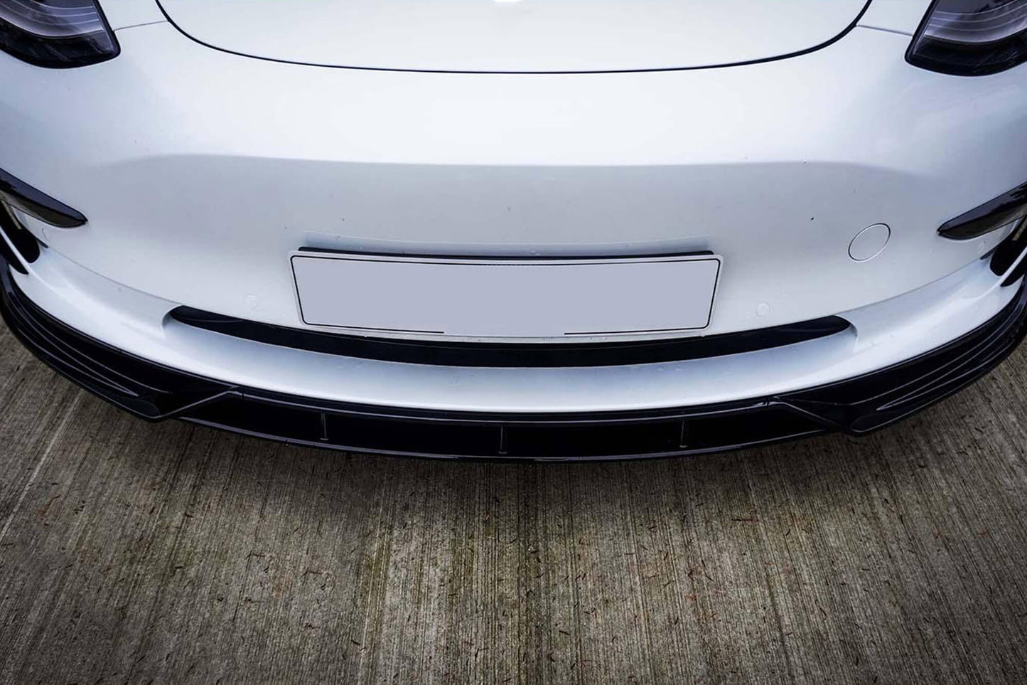 Aero package compatible with Tesla Model 3 (after 2017) with gloss black elements