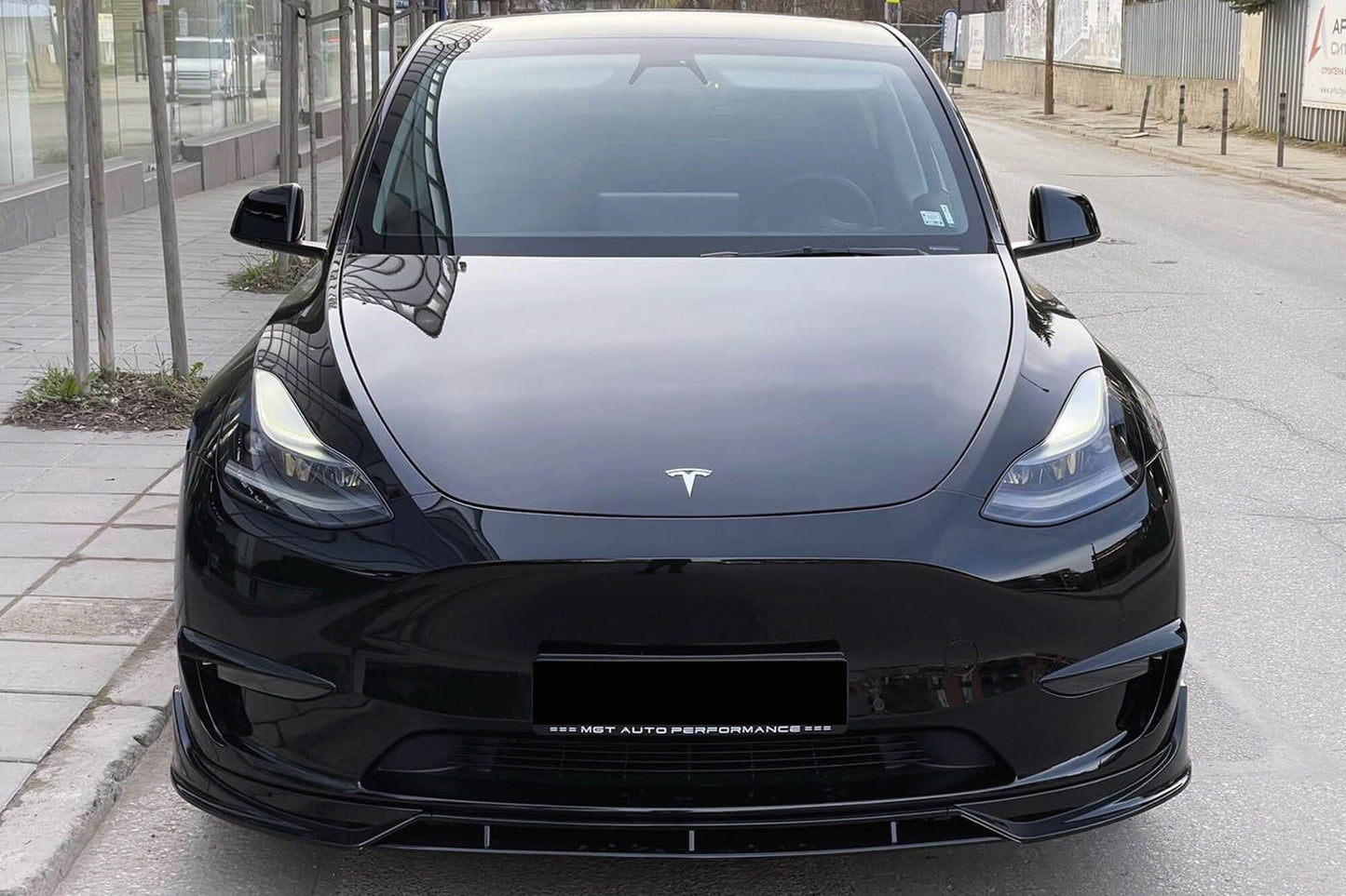 Aero kit compatible with Tesla Model Y (post 2020) with black elements