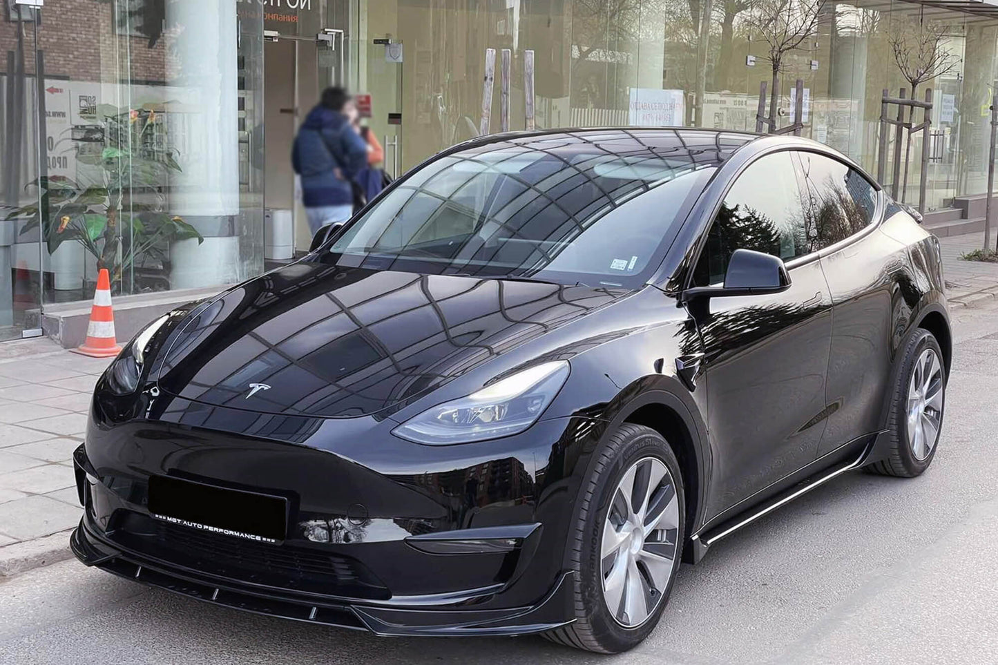 Aero kit compatible with Tesla Model Y (post 2020) with black elements