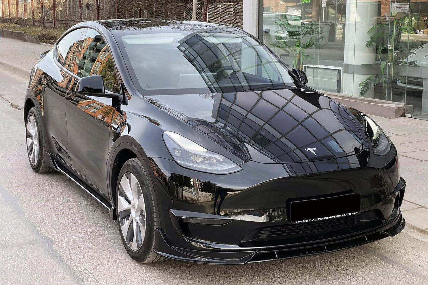 Aero kit compatible with Tesla Model Y (post 2020) with black elements