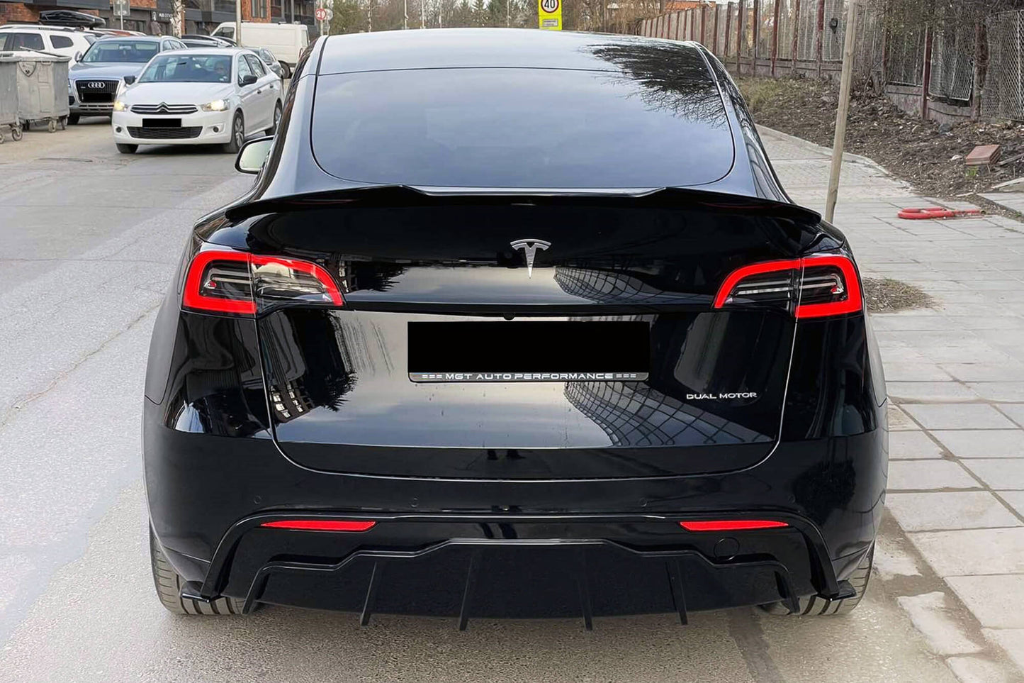 Aero kit compatible with Tesla Model Y (post 2020) with black elements