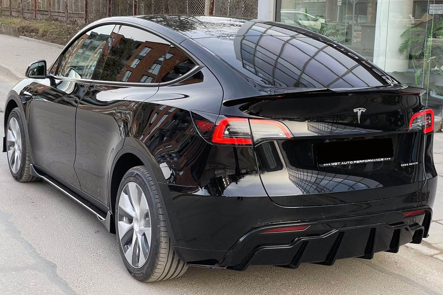 Aero kit compatible with Tesla Model Y (post 2020) with black elements