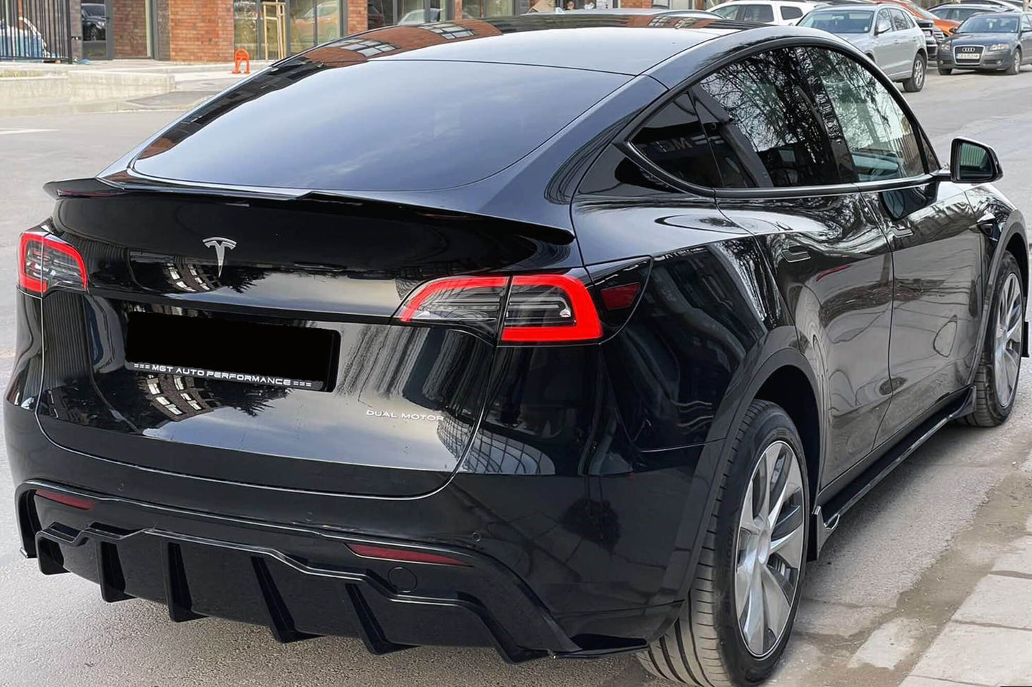 Aero kit compatible with Tesla Model Y (post 2020) with black elements