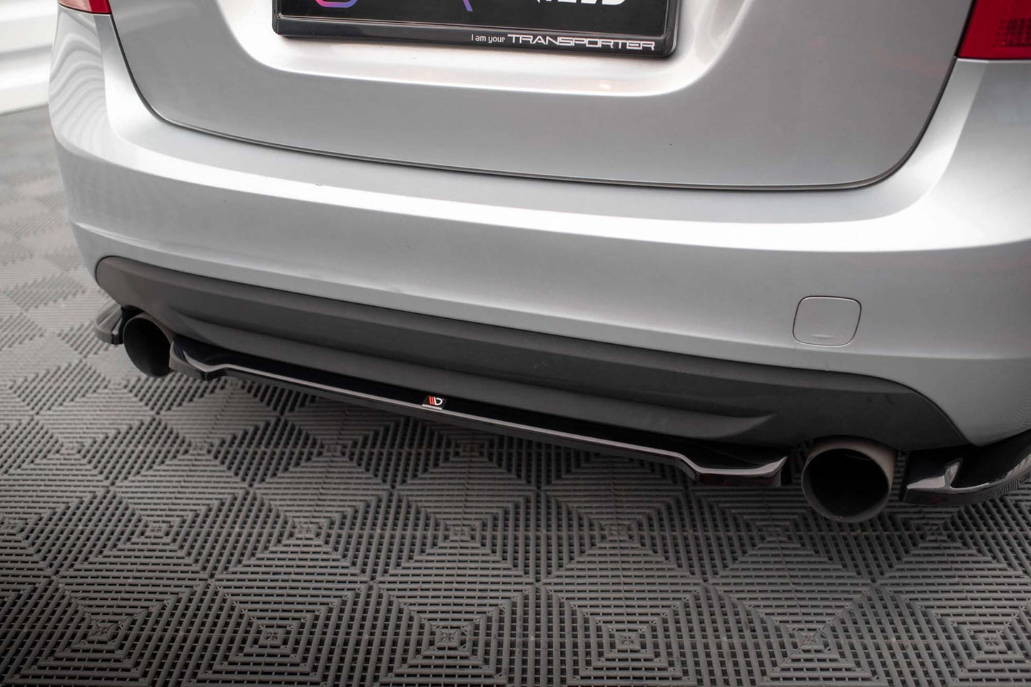 Maxton Design insertie difuser pentru Volvo S60 R-Design Mk2 (2010-2014), negru lacuit