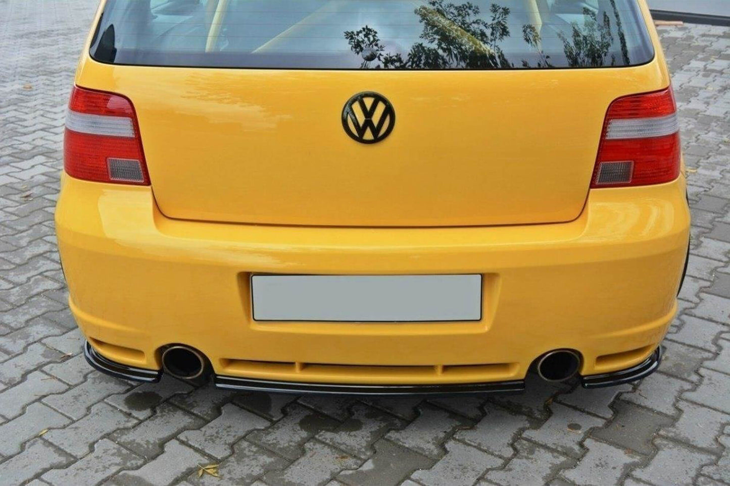 Extensie bara spate Maxton Design R32 pentru VW Golf IV (2002-2004), negru mat