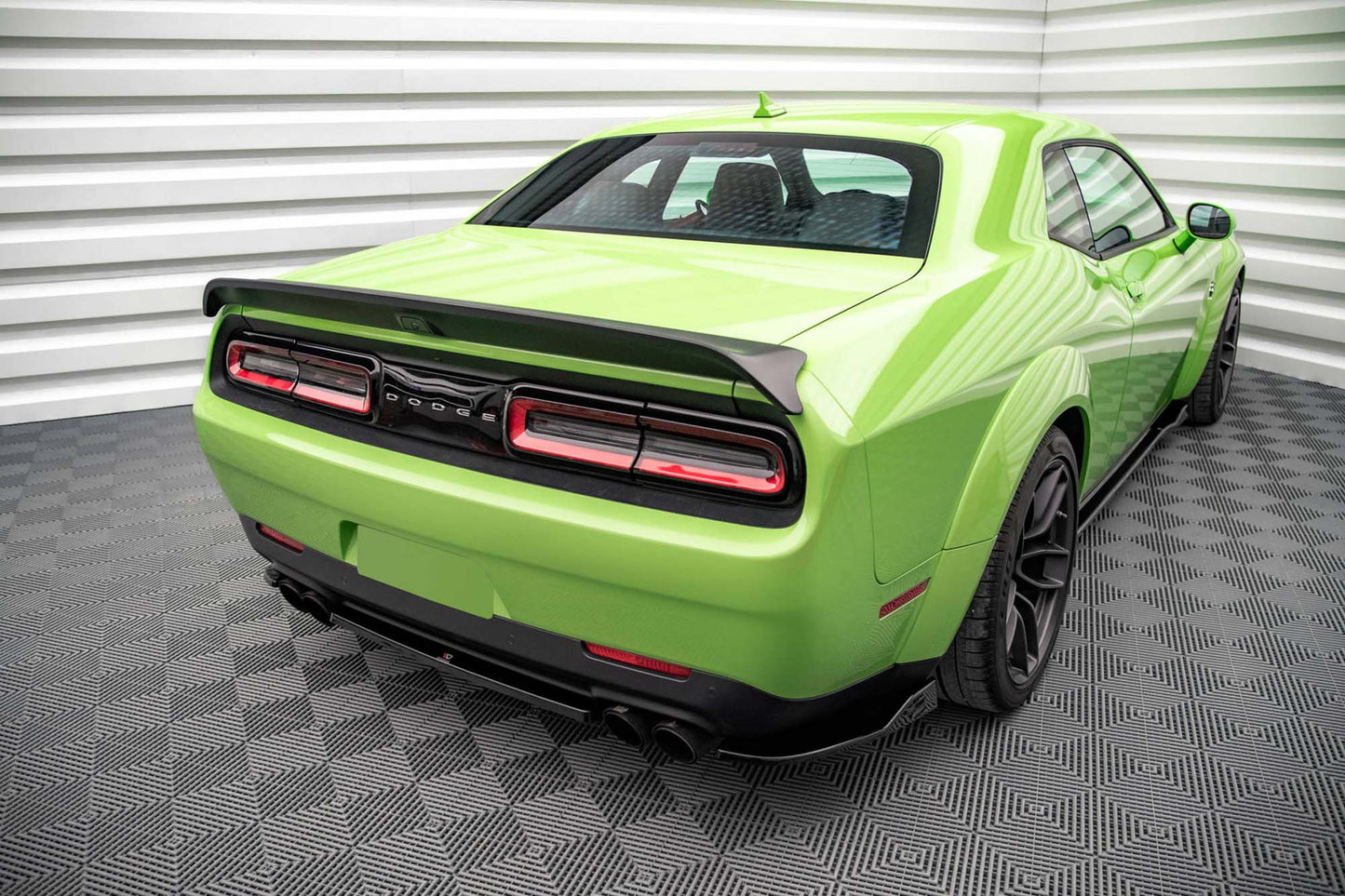 Extensie bara spate Maxton Design pentru Dodge Challenger SRT Hellcat Widebody (2015-2023), negru lacuit