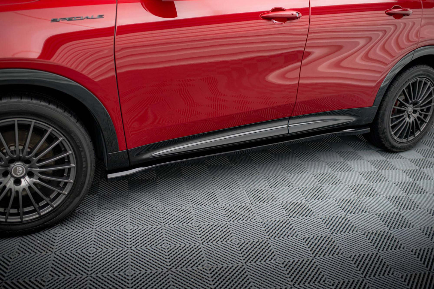 Maxton Design add-on-uri pentru Alfa Romeo Tonale praguri din 2022, negru lucios