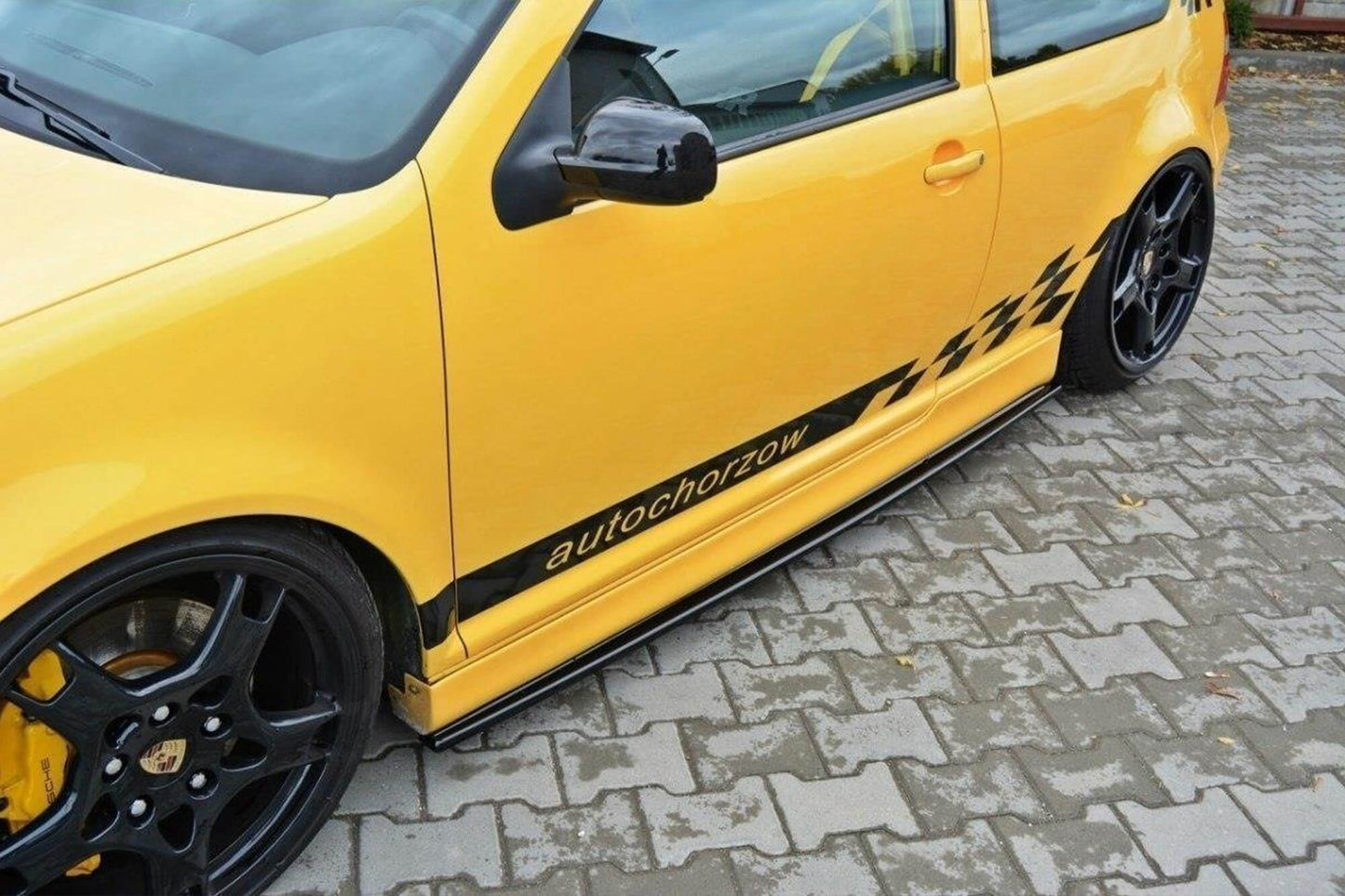 Praguri Maxton Design pentru VW Golf IV R32 (2002-2004), negru lucios