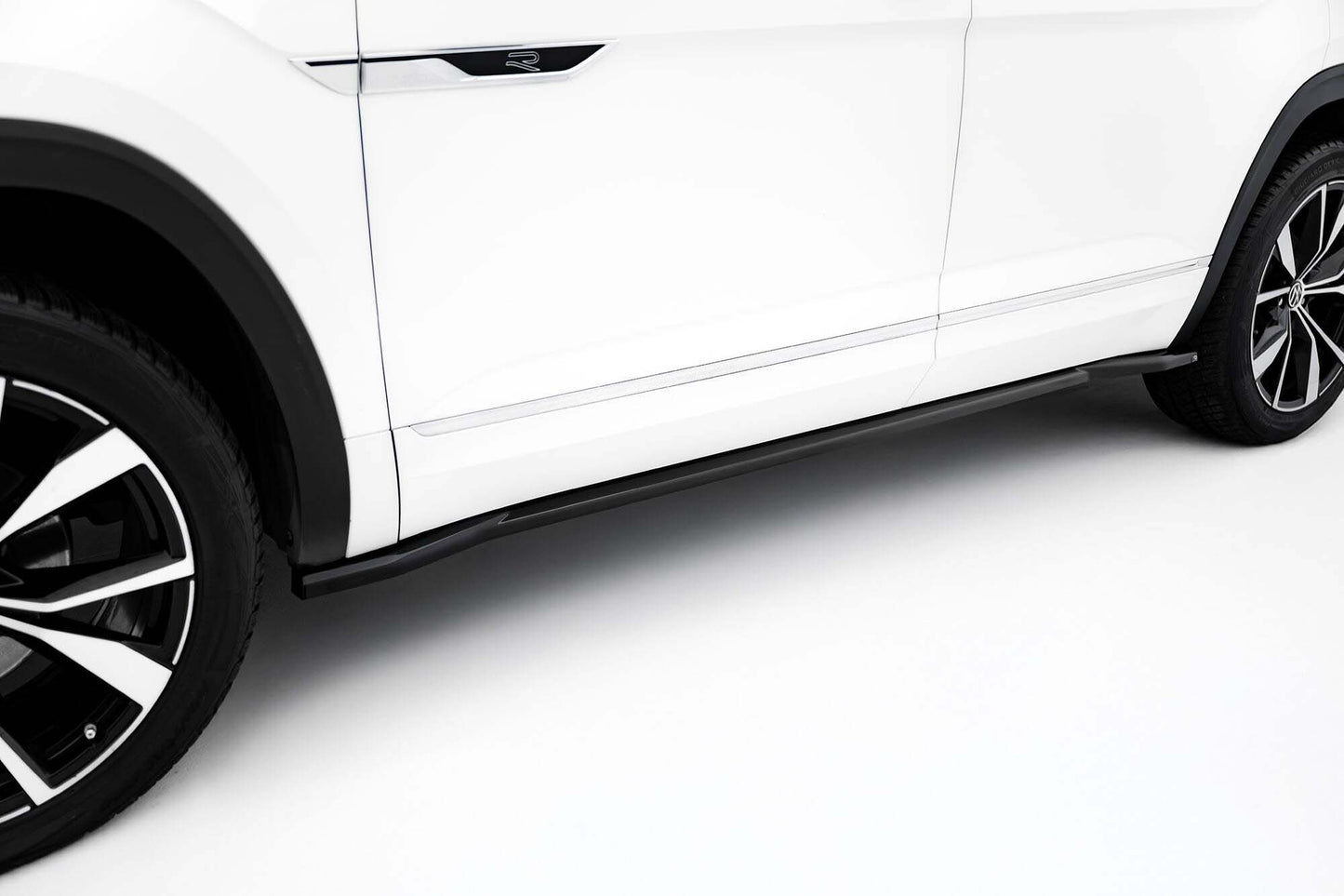 Praguri Maxton Design pentru Volkswagen Atlas R-Line dupa 2023, negru lucios