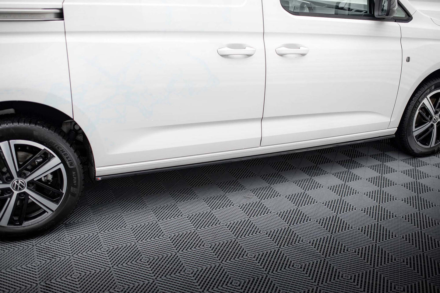 Maxton Design praguri pentru portiere Volkswagen Caddy Maxi dupa 2020