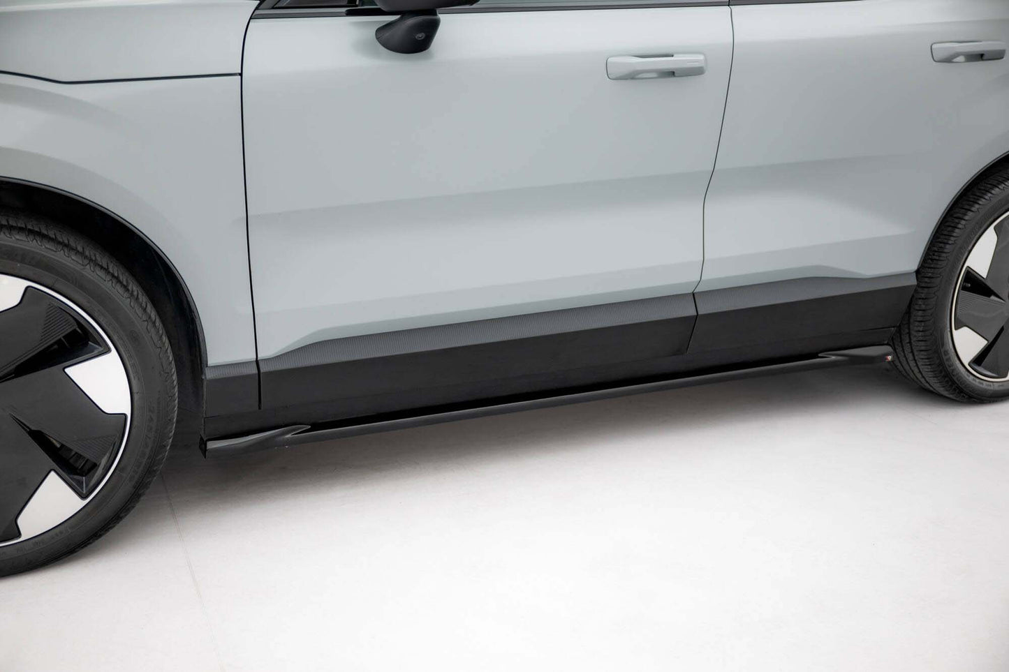 Praguri Maxton Design pentru Volvo EX30 (dupa 2023), negru lucios