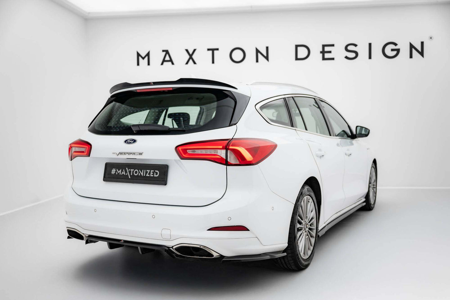 Extensii pentru bara spate Maxton Design pentru Ford Focus Vignale break (2018-2021), lac negru
