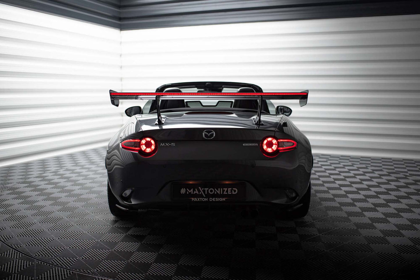 Spoiler JDM Maxton Design din carbon, model aripa cu stop de frana LED pentru Mazda MX-5 ND (dupa 2015)