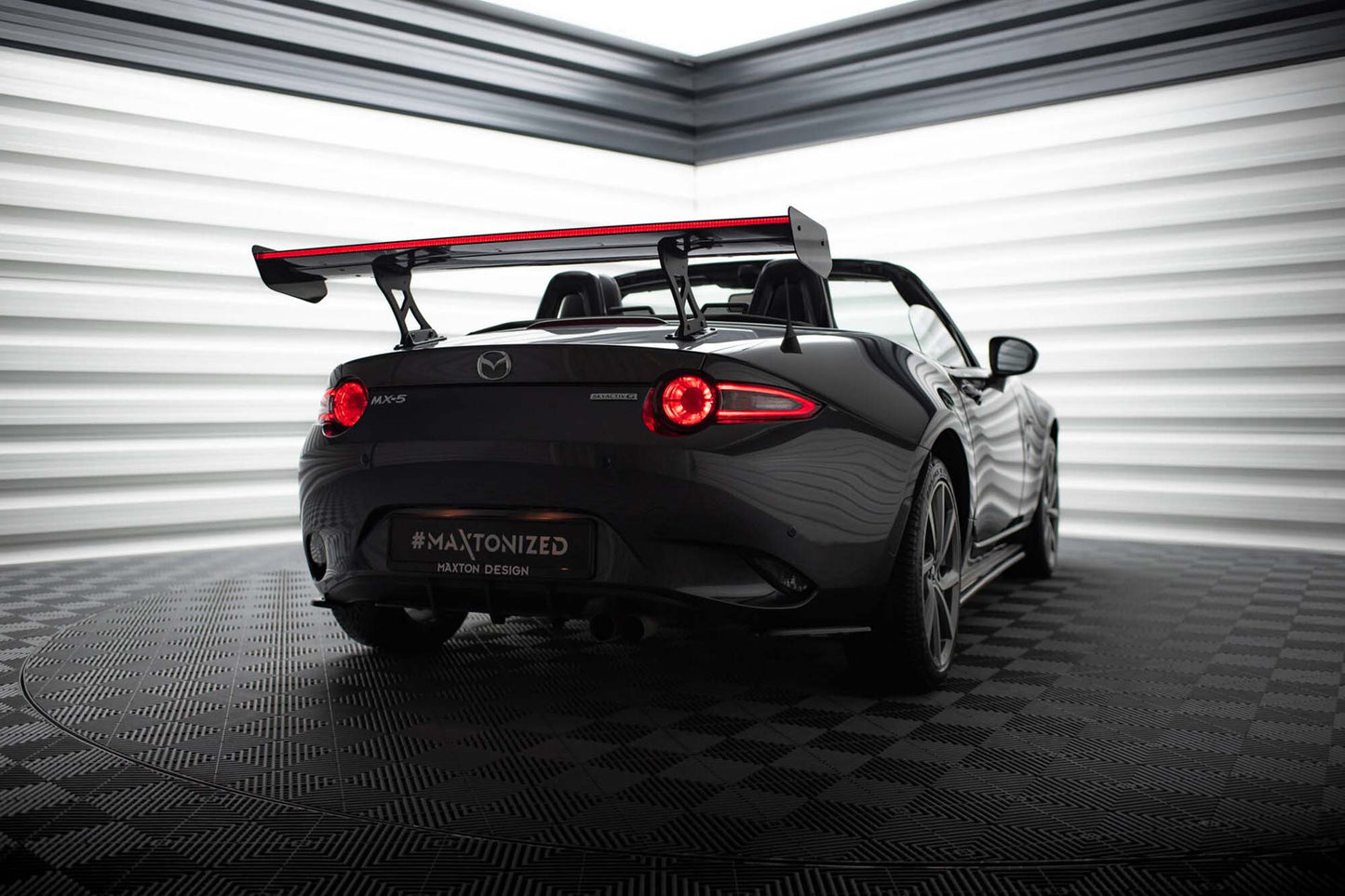 Spoiler JDM Maxton Design din carbon, model aripa cu stop de frana LED pentru Mazda MX-5 ND (dupa 2015)