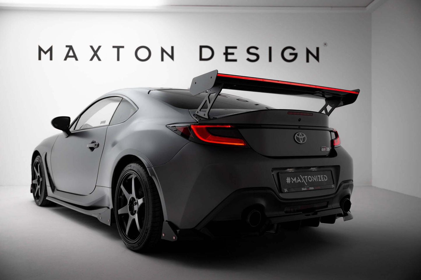Spoiler / Wing Maxton Design din fibra de carbon pentru aripa portbagajului cu stop frana LED pentru Toyota GR86 (dupa 2021)