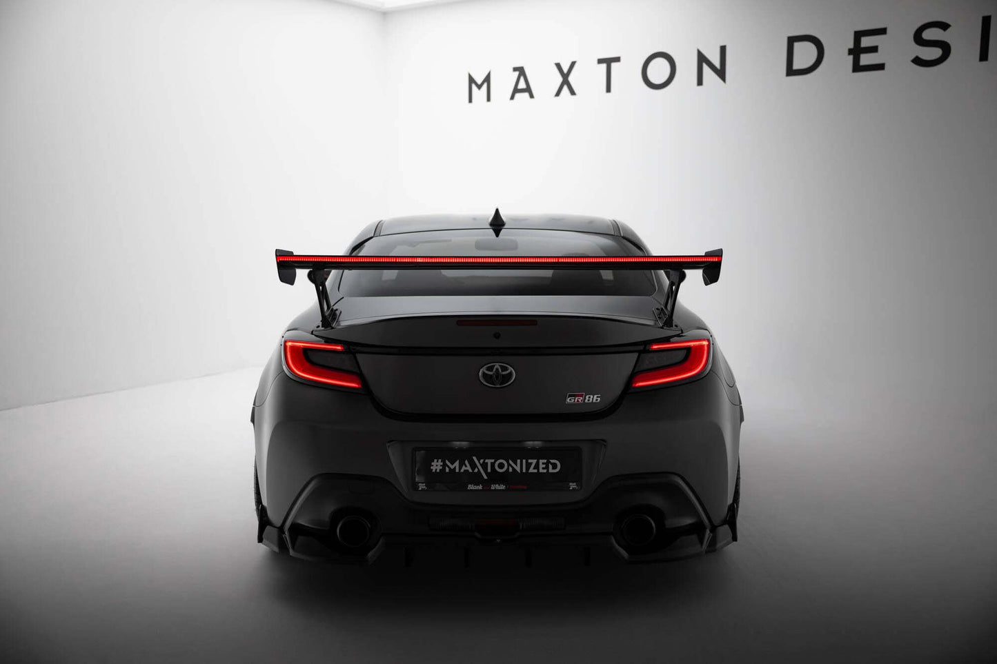 Spoiler / Wing Maxton Design din fibra de carbon pentru aripa portbagajului cu stop frana LED pentru Toyota GR86 (dupa 2021)
