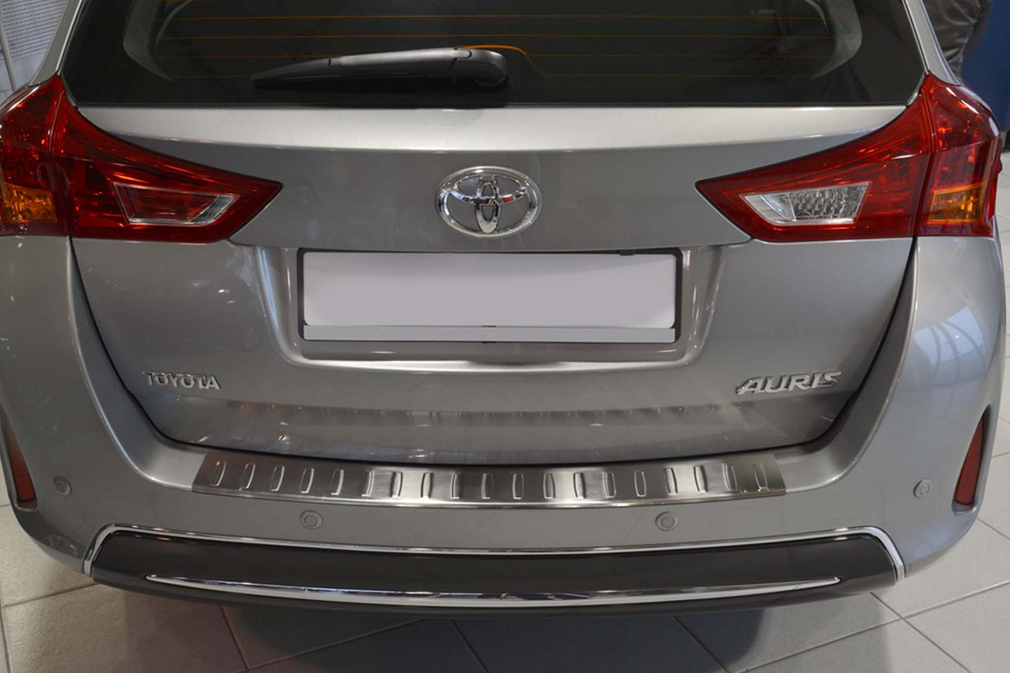 Protector bara spate Avisa pentru Toyota Auris station wagon 5 usi (2013-2015), cromat