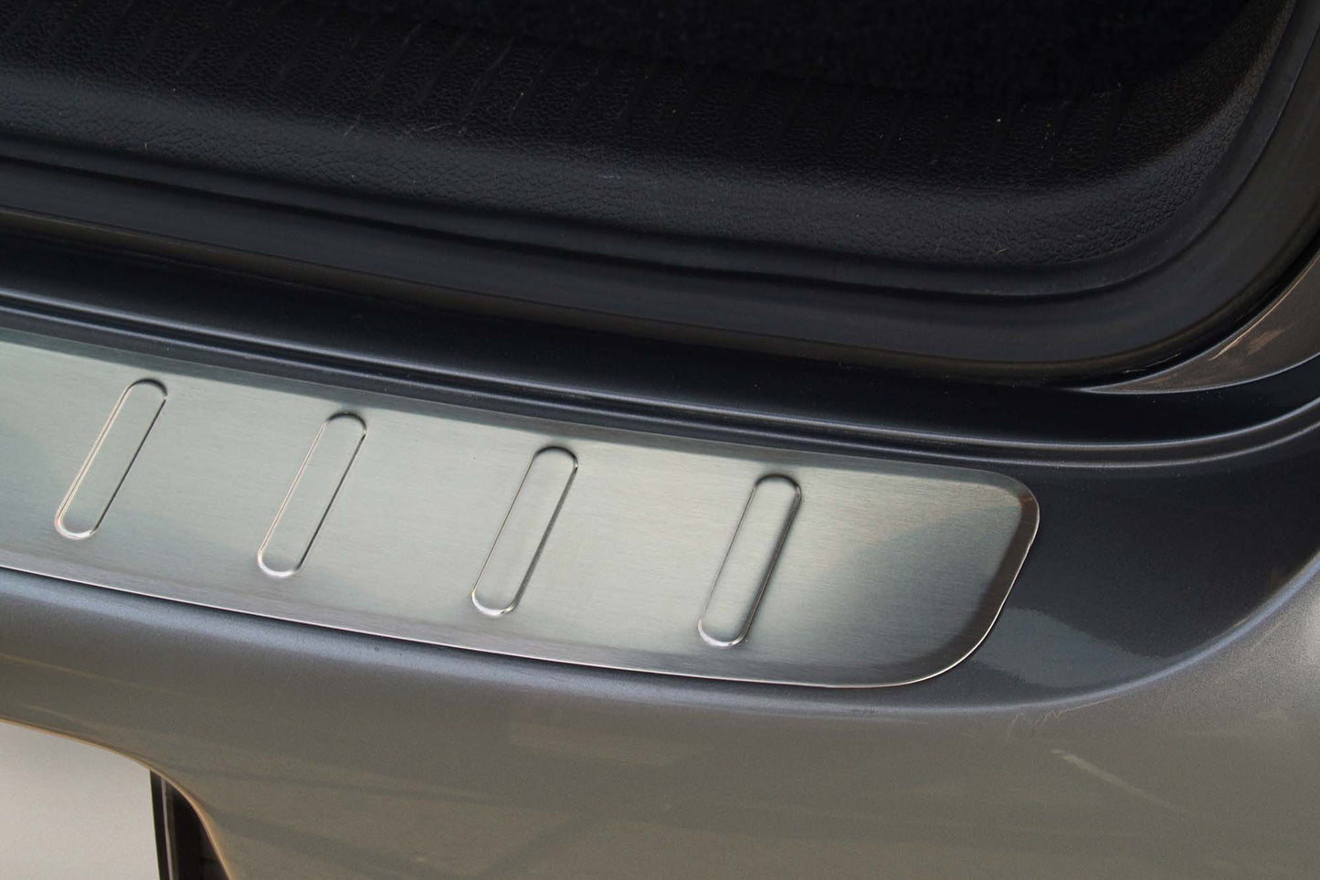 Protectie bara spate Avisa pentru Volkswagen Golf V 5 usi (2003-2008), crom