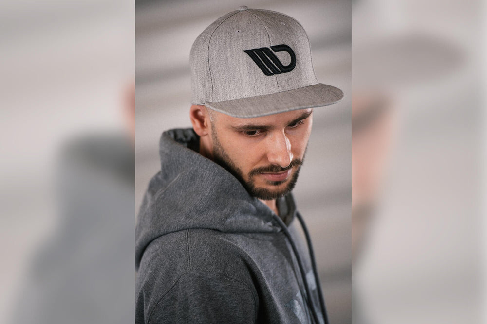 Sapca gri Maxton Design cu logo negru