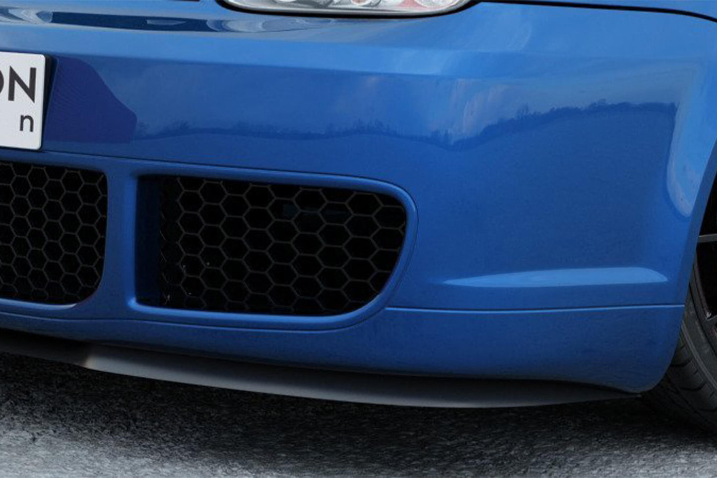 Splitter Maxton Design tip Cupra pentru bara fata R32 a VW Golf IV (2002-2004), negru mat