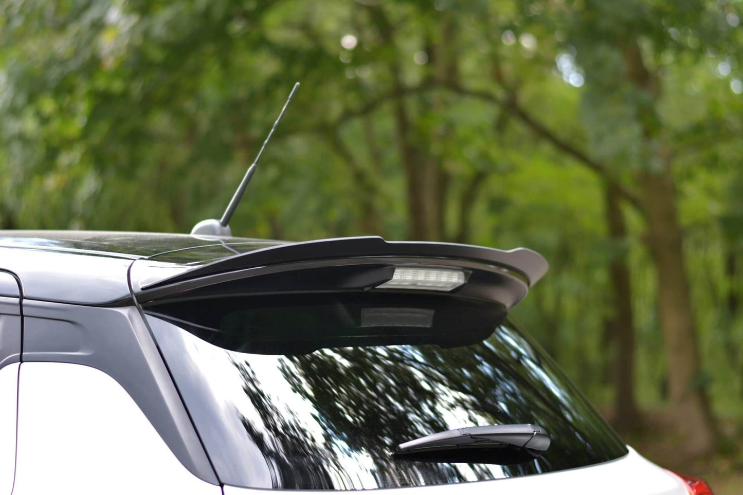 Spoiler Maxton Design tip Sport pentru portbagaj Suzuki Swift dupa 2018, lac negru