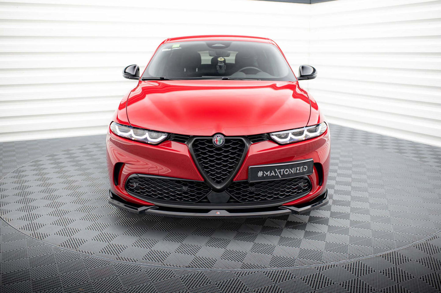 Spoiler Maxton Design versiunea 1 pentru Alfa Romeo Tonale bară față după 2022, negru lucios