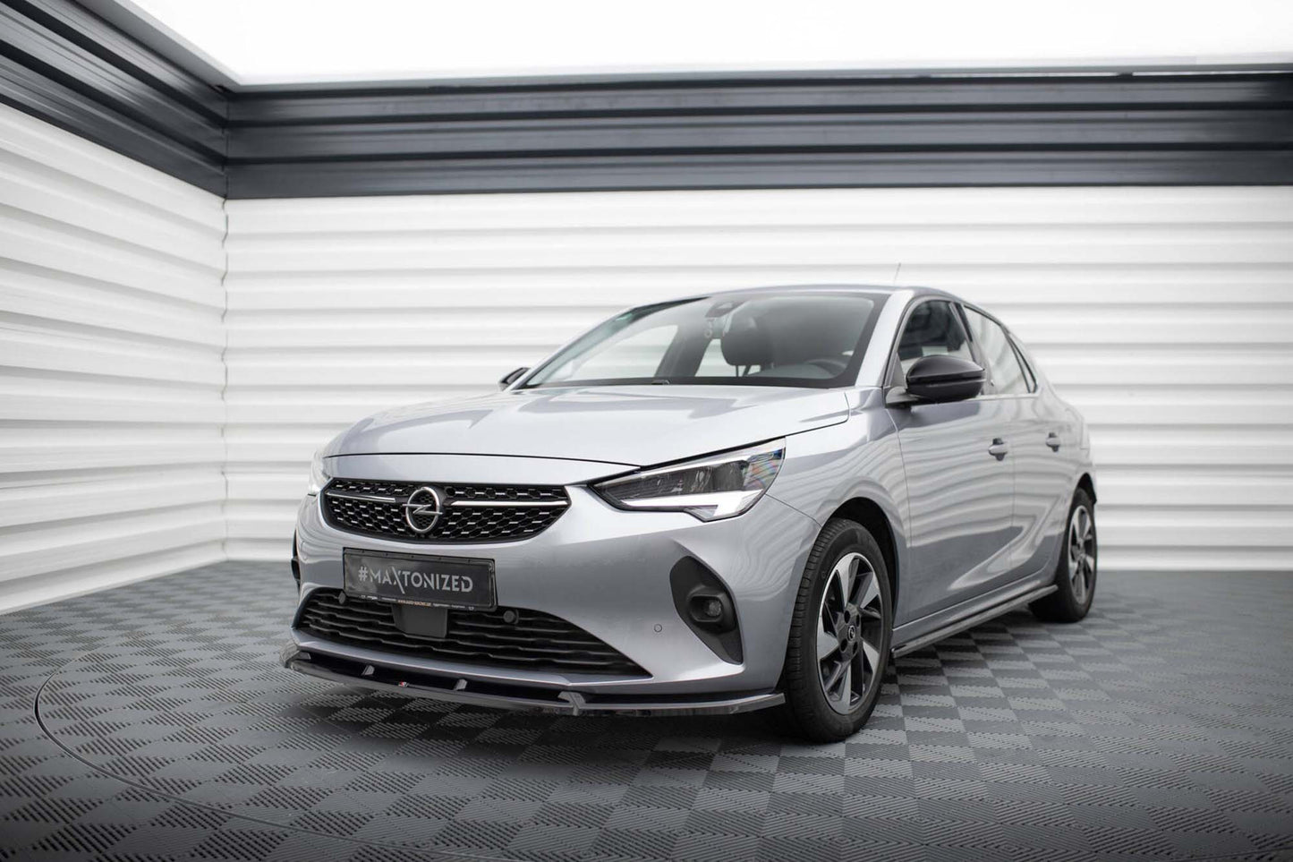 Splitter Maxton Design versiunea 1 pentru bara fata Opel Corsa F dupa 2019, lac negru
