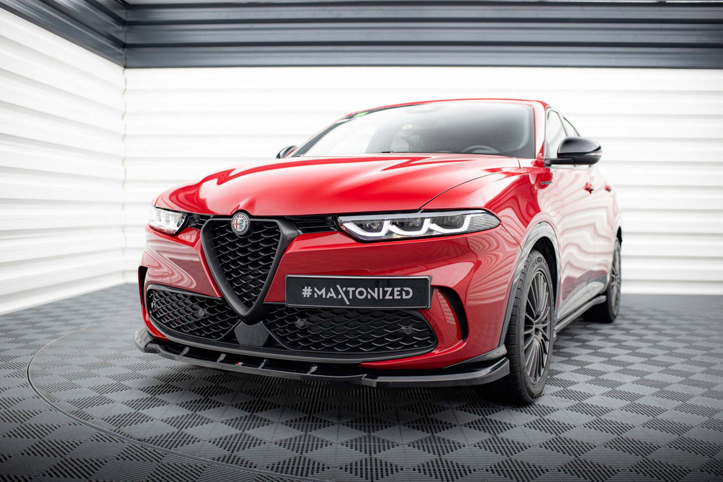 Spoiler Maxton Design versiunea 2 pentru Alfa Romeo Tonale bara față după 2022, negru lucios