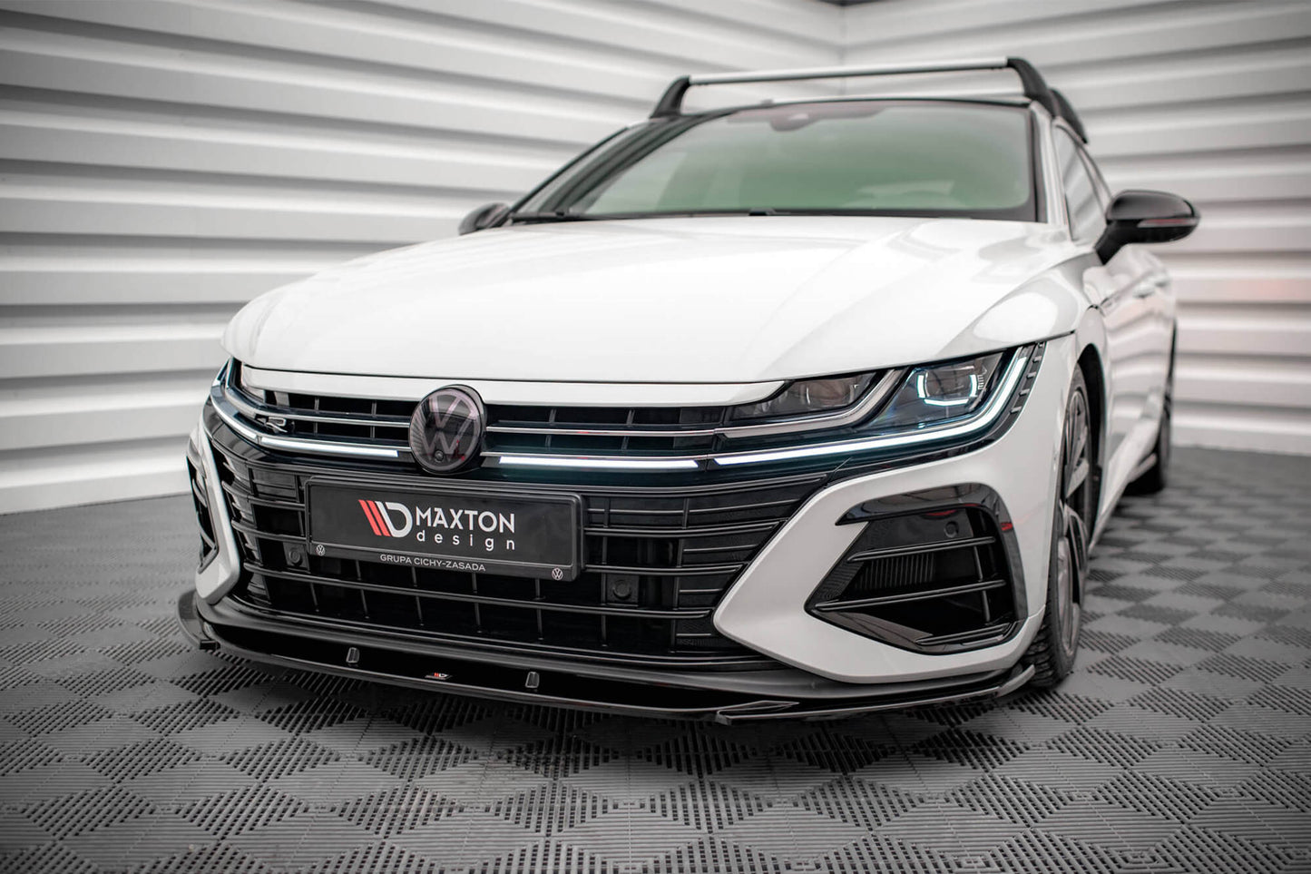 Splitter Maxton Design versiunea 2 pentru bara fata Volkswagen Arteon R (dupa 2020), culoare negru lacuit