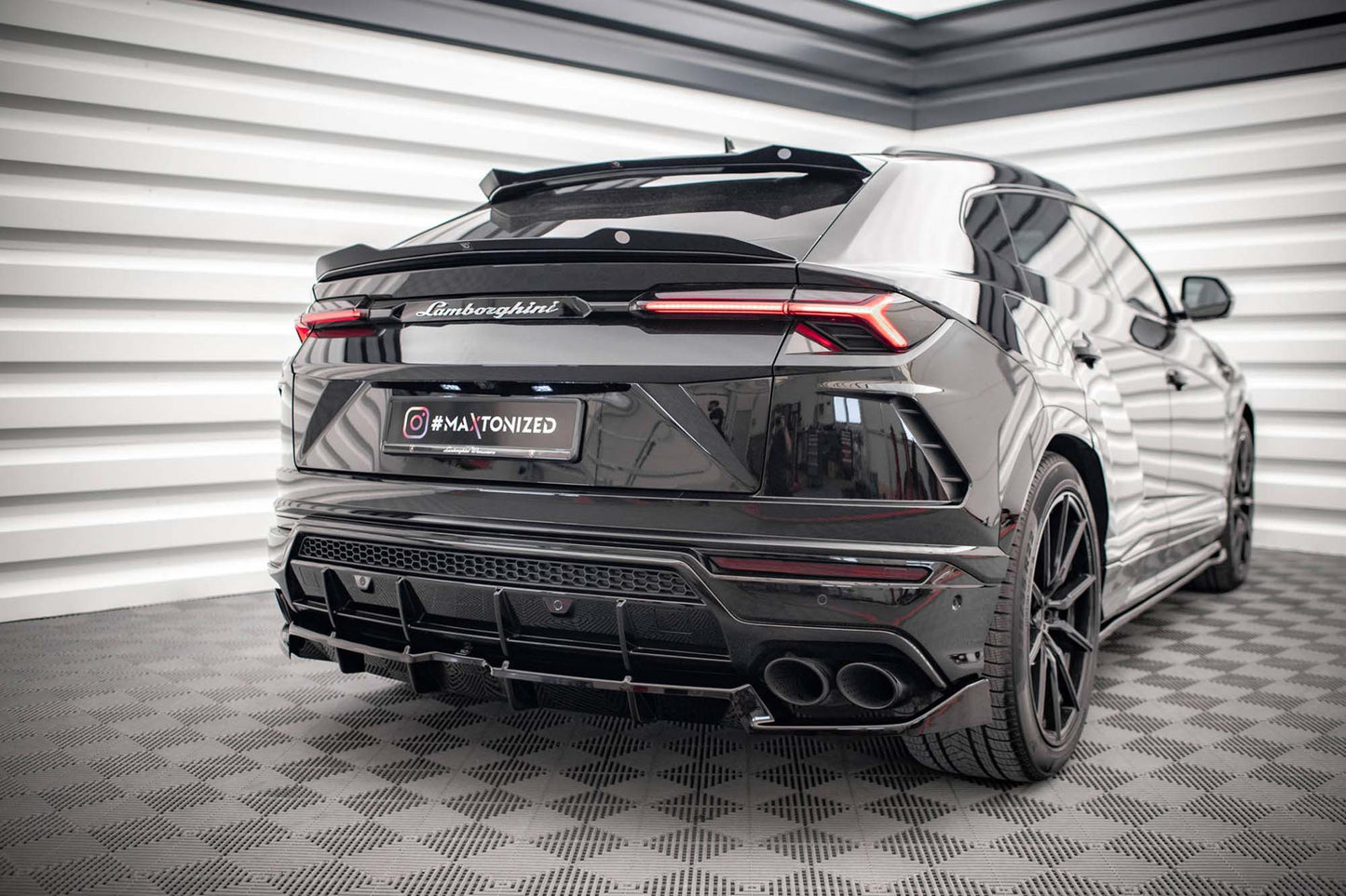 Spoiler portbagaj Maxton Design pentru Lamborghini Urus MK1 (dupa 2018), lac negru