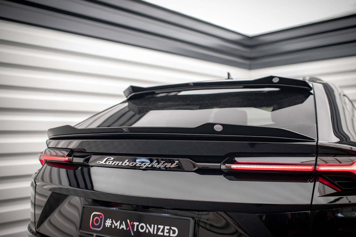 Spoiler portbagaj Maxton Design pentru Lamborghini Urus MK1 (dupa 2018), lac negru