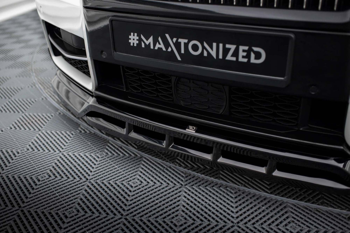 Splitter bara fata Maxton Design pentru Rolls Royce Cullinan (2018-2024), lac negru