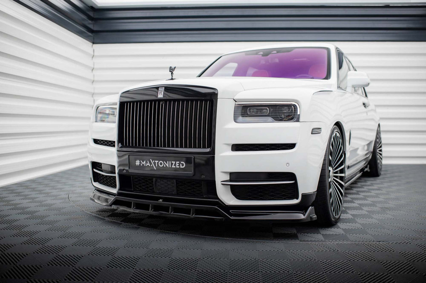 Splitter bara fata Maxton Design pentru Rolls Royce Cullinan (2018-2024), lac negru