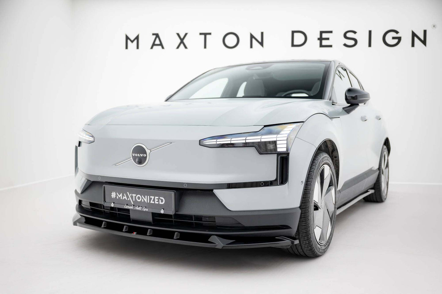 Spoiler Maxton Design pentru bara fata Volvo EX30 dupa 2023, negru lacuit