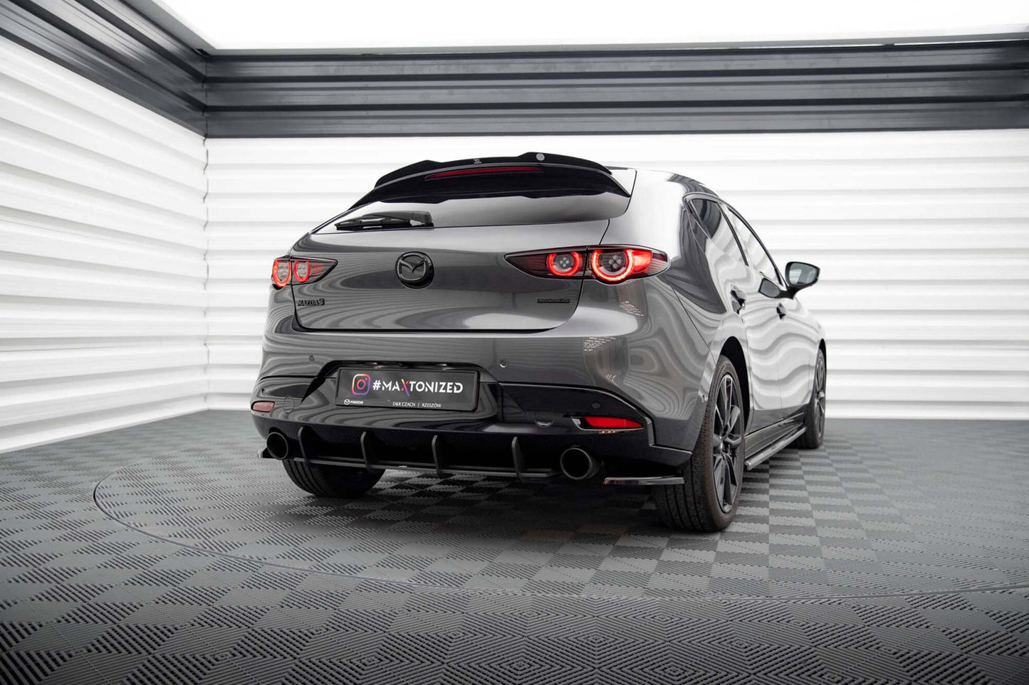 Spoiler plafon Maxton Design pentru Mazda 3 (dupa 2019), lac negru