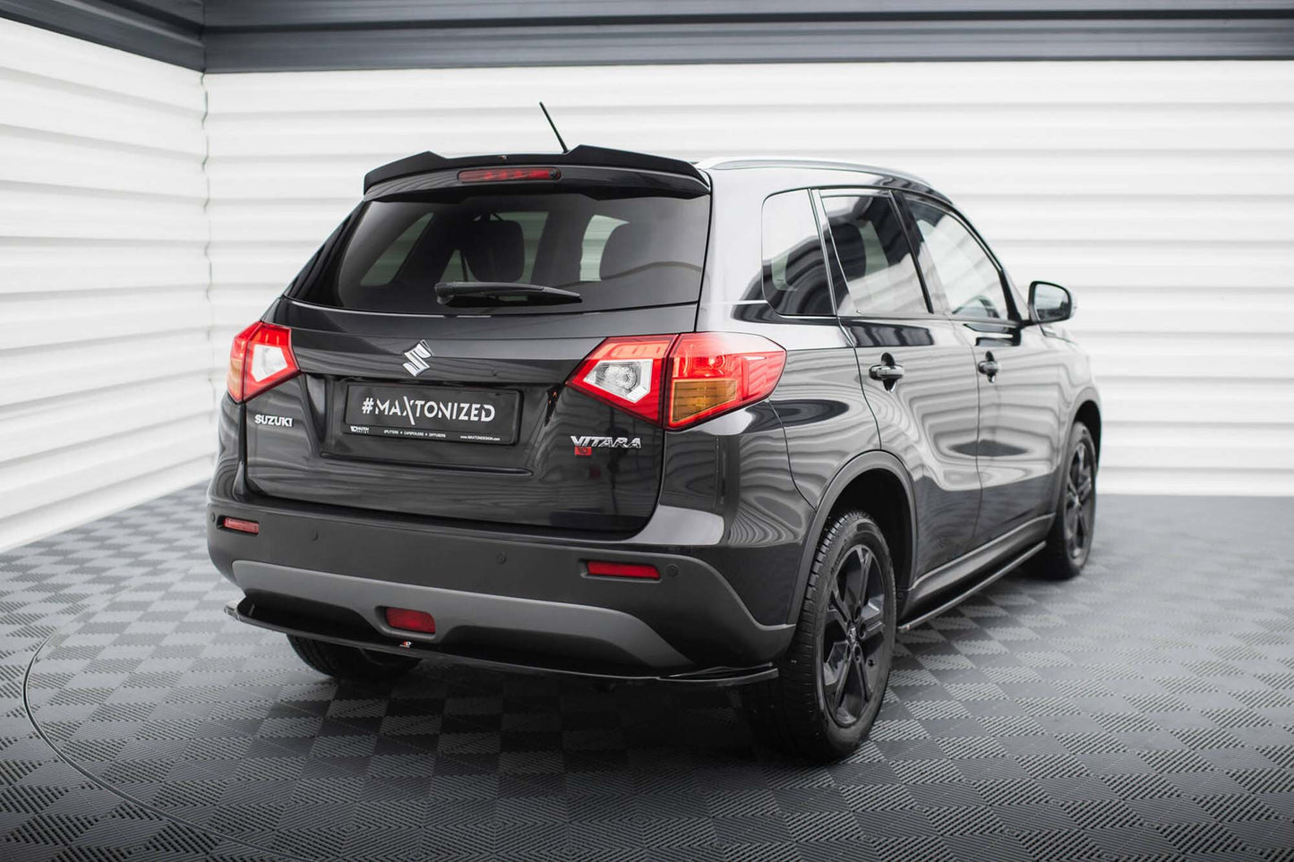 Spoiler plafon Maxton Design pentru Suzuki Vitara S dupa 2015, lac negru