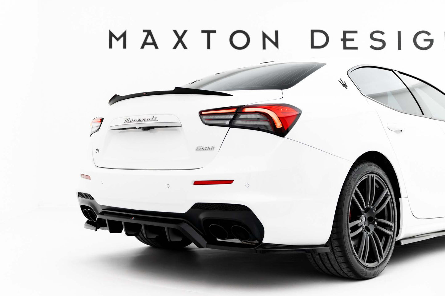 Maxton Design Splitter bara spate pentru Maserati Ghibli Modena (2017-2020), lac negru