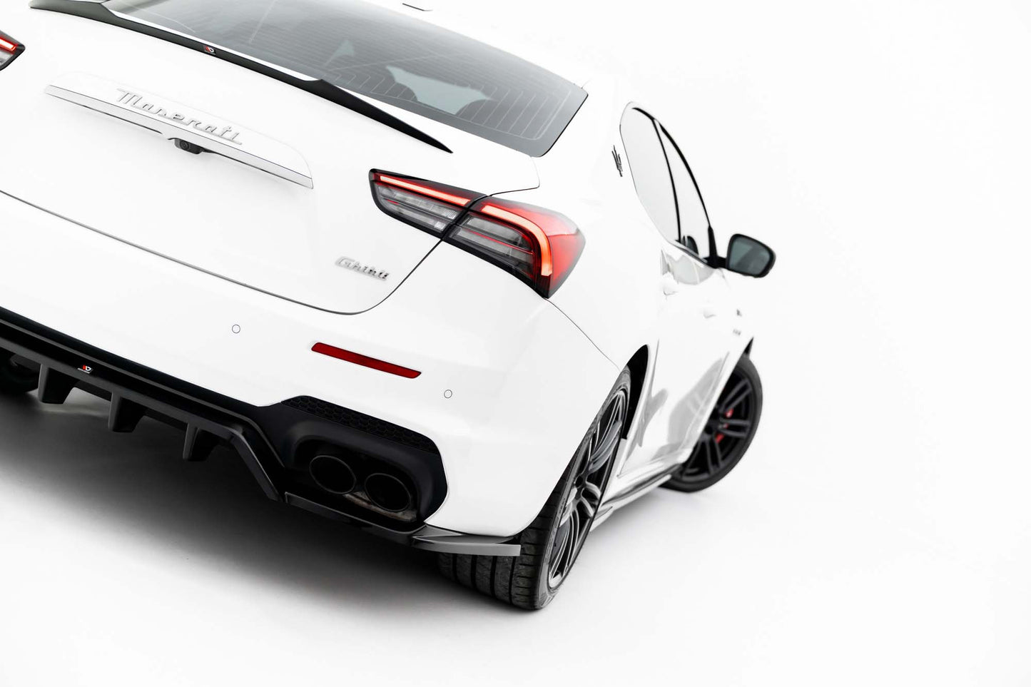 Maxton Design Splitter bara spate pentru Maserati Ghibli Modena (2017-2020), lac negru