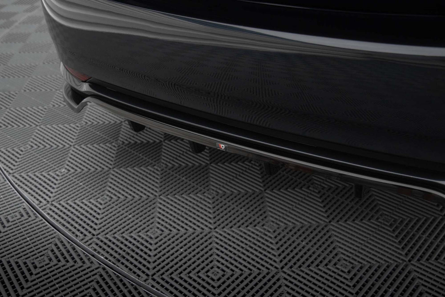 Prelungire bara spate Maxton Design pentru Toyota Avensis sedan (2015-2018), negru lucios