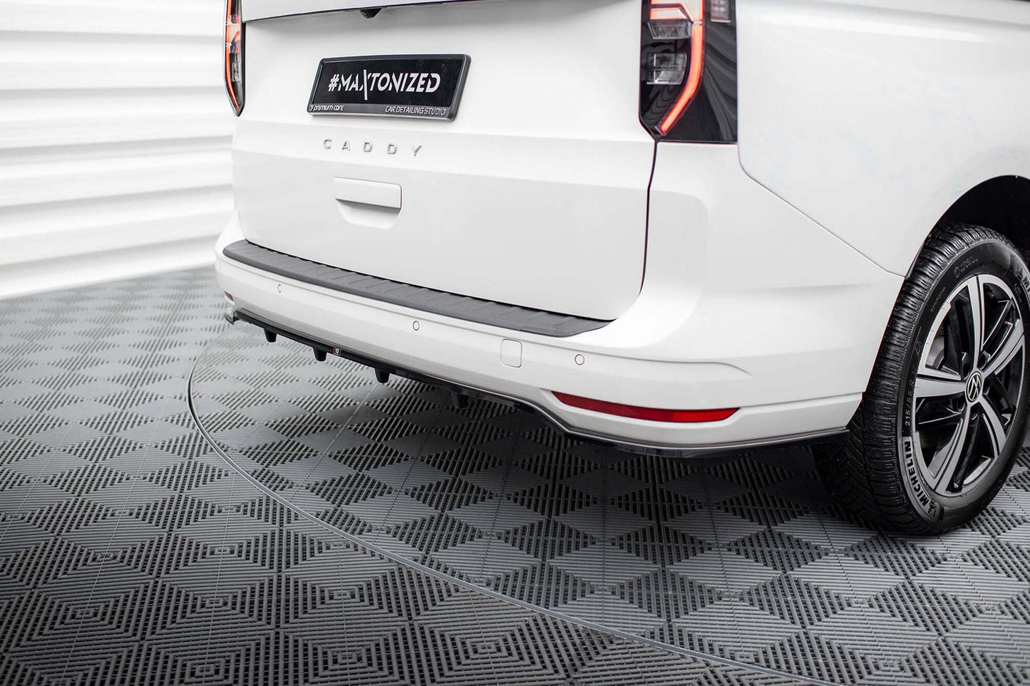 Maxton Design spoiler bara spate pentru Volkswagen Caddy Maxi (dupa 2020), negru lacuit