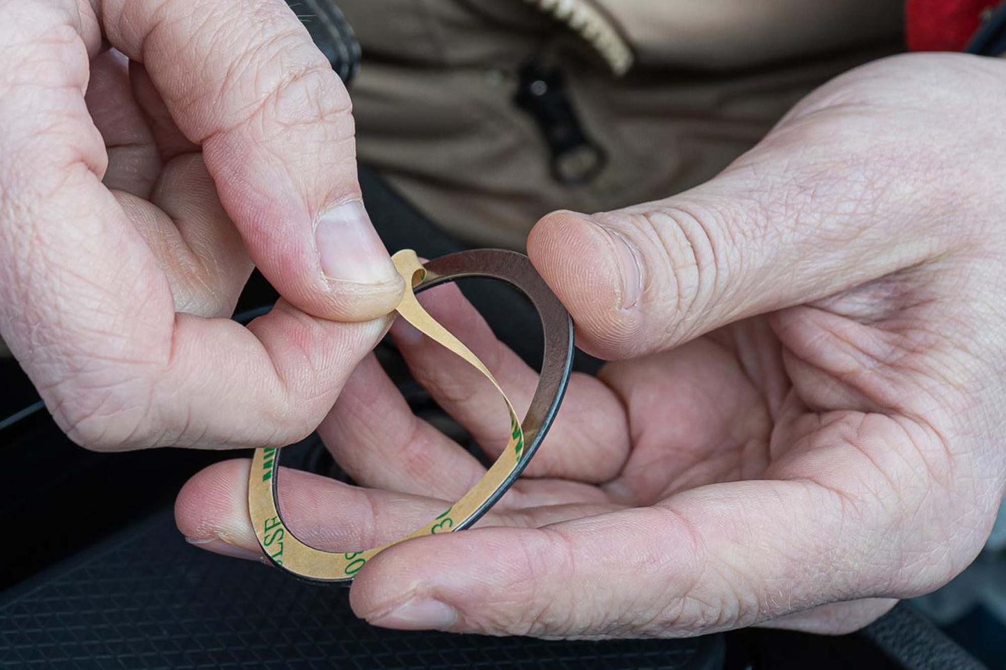 Suport Amio cu brat telescopic si cap magnetic pentru telefon cu incarcare wireless 15W, 2A – montare pe bord prin ventuza