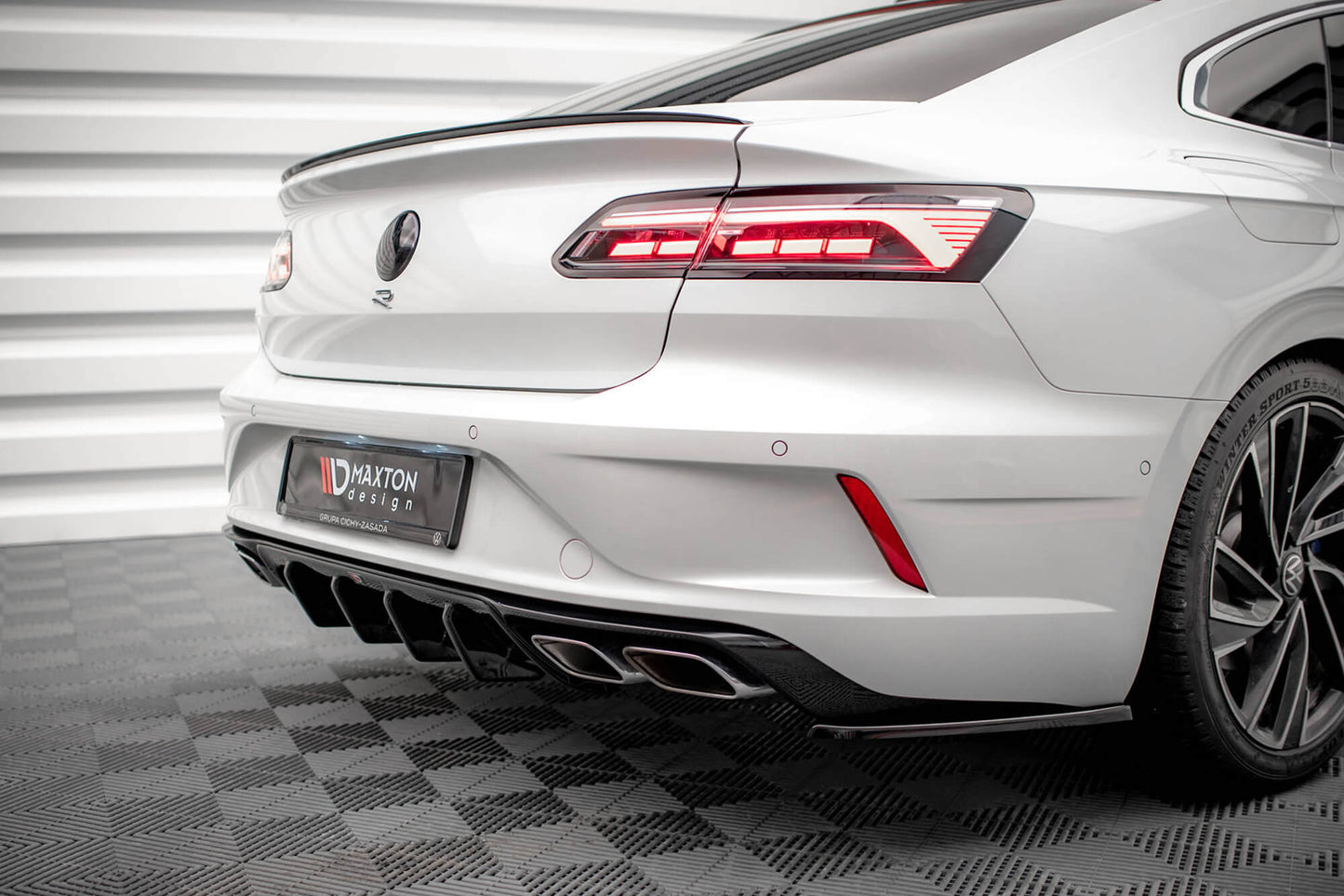 Maxton Design insertii laterale pentru bara spate Volkswagen Arteon R dupa 2020, lac negru