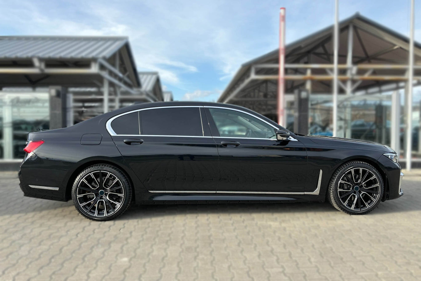 LCI tuning package compatible with BMW 7 Series G12 long wheelbase (2016-2018), with glossy black elements